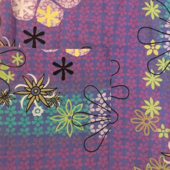 Scrub Top Size Small by Absolute - Picture 5 of 6